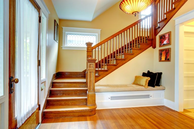 escalier en bois intérieur