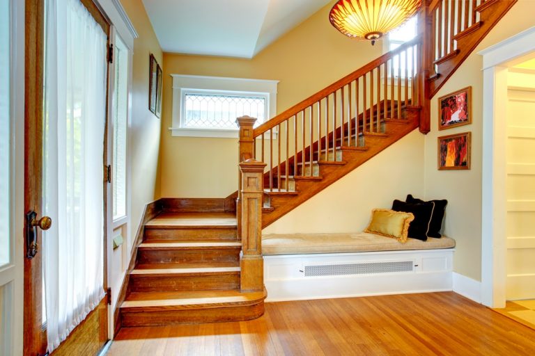 escalier en bois intérieur