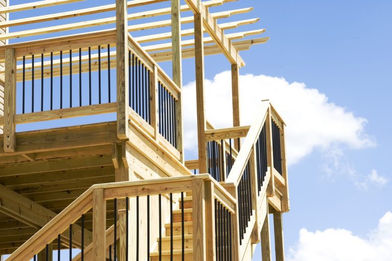 escaliers extérieurs en bois